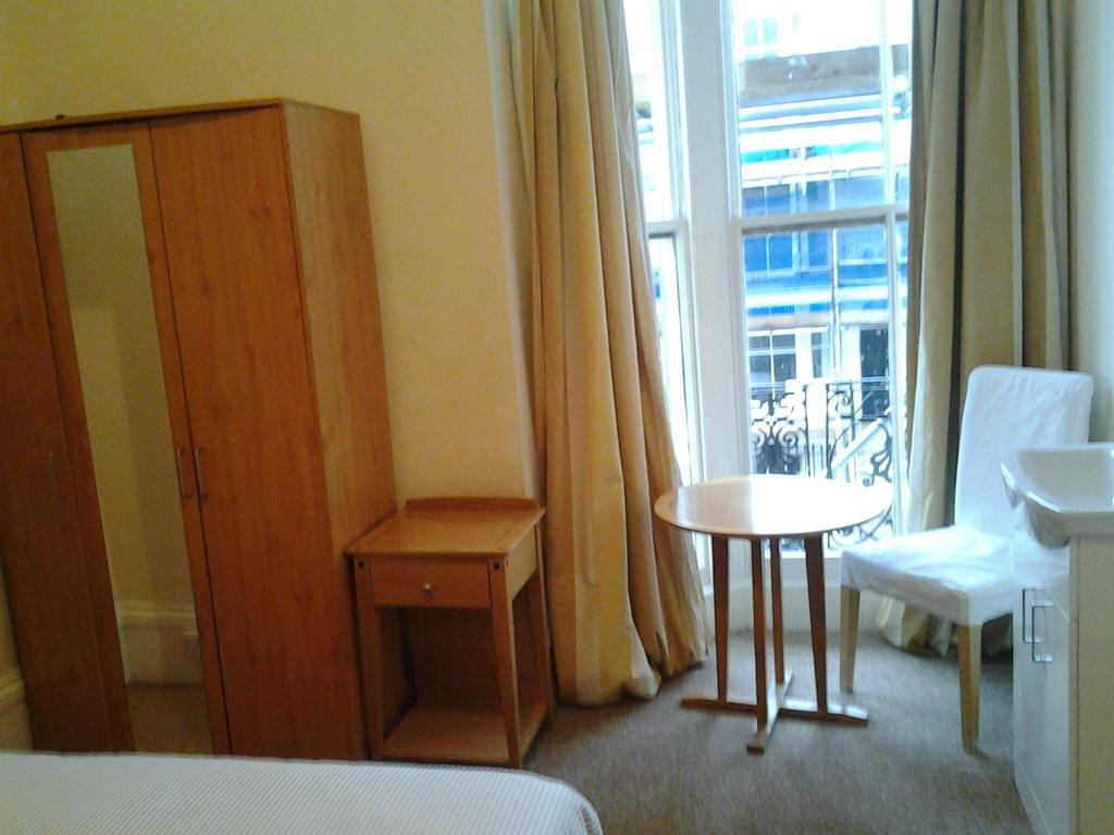 Sterling House Hotel Eastbourne Oda fotoğraf